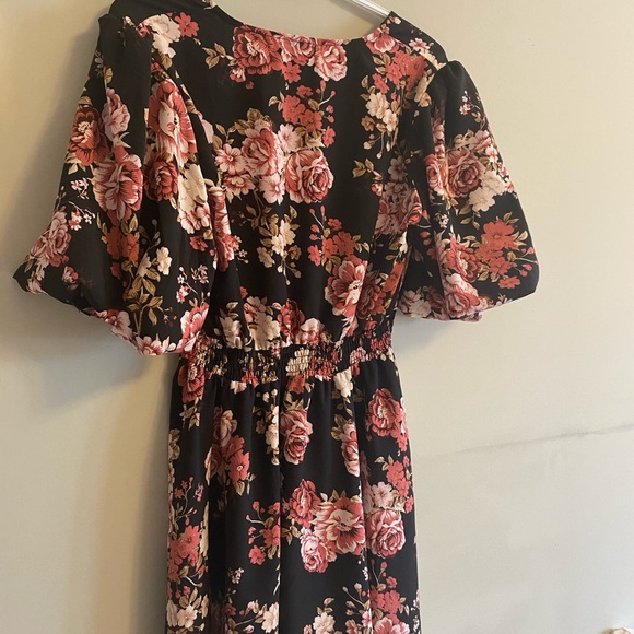 SOLD Floral Dress 💖 - Picture 9 of 9